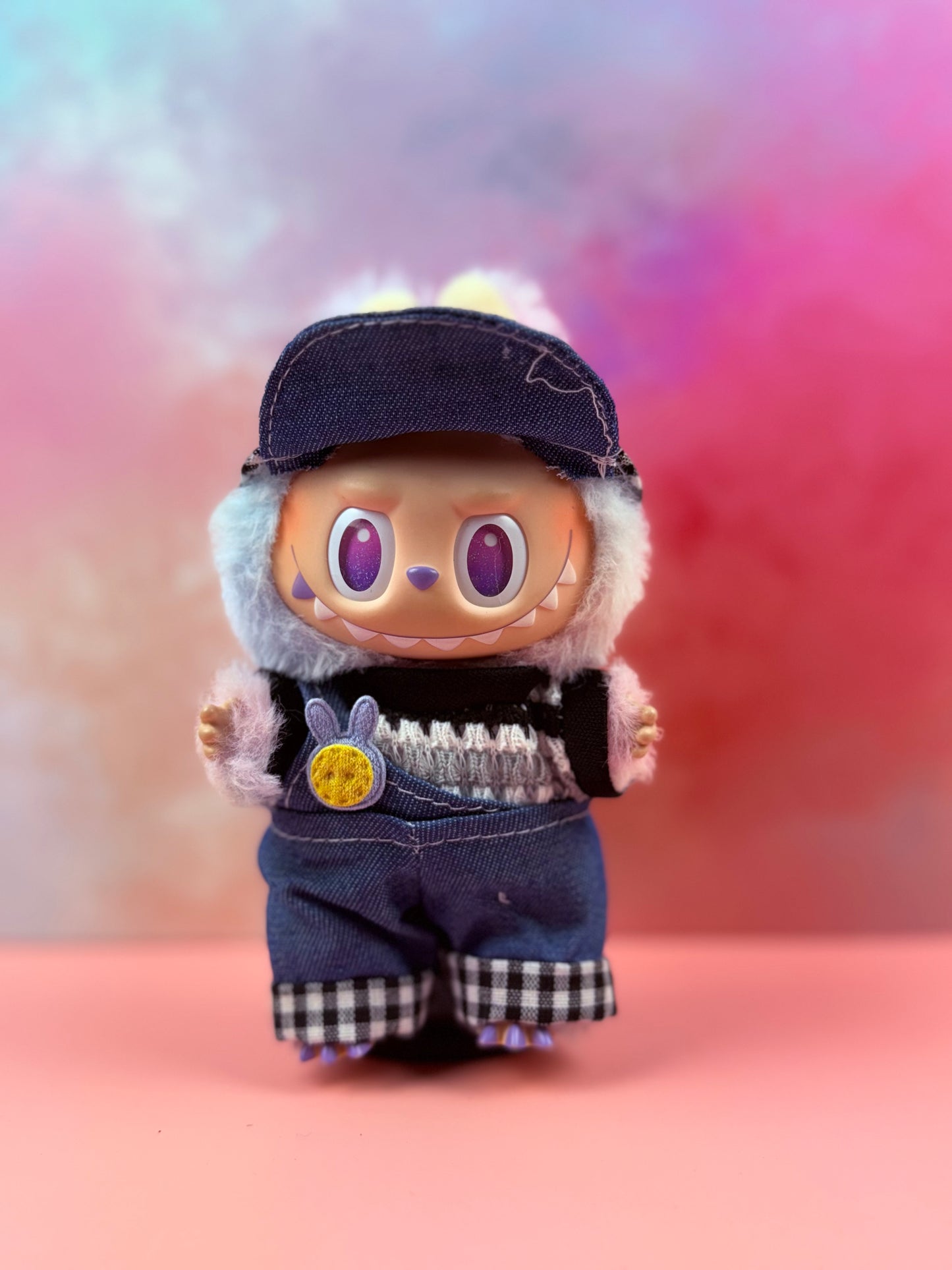 Frayed Cap & Gingham‑Cuffed Jeans