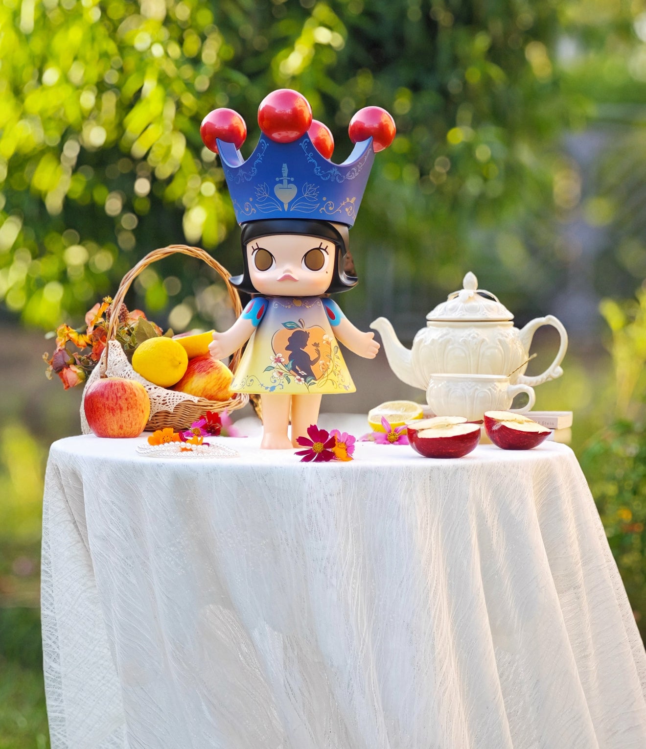 MEGA ROYAL MOLLY 400% - SNOW WHITE