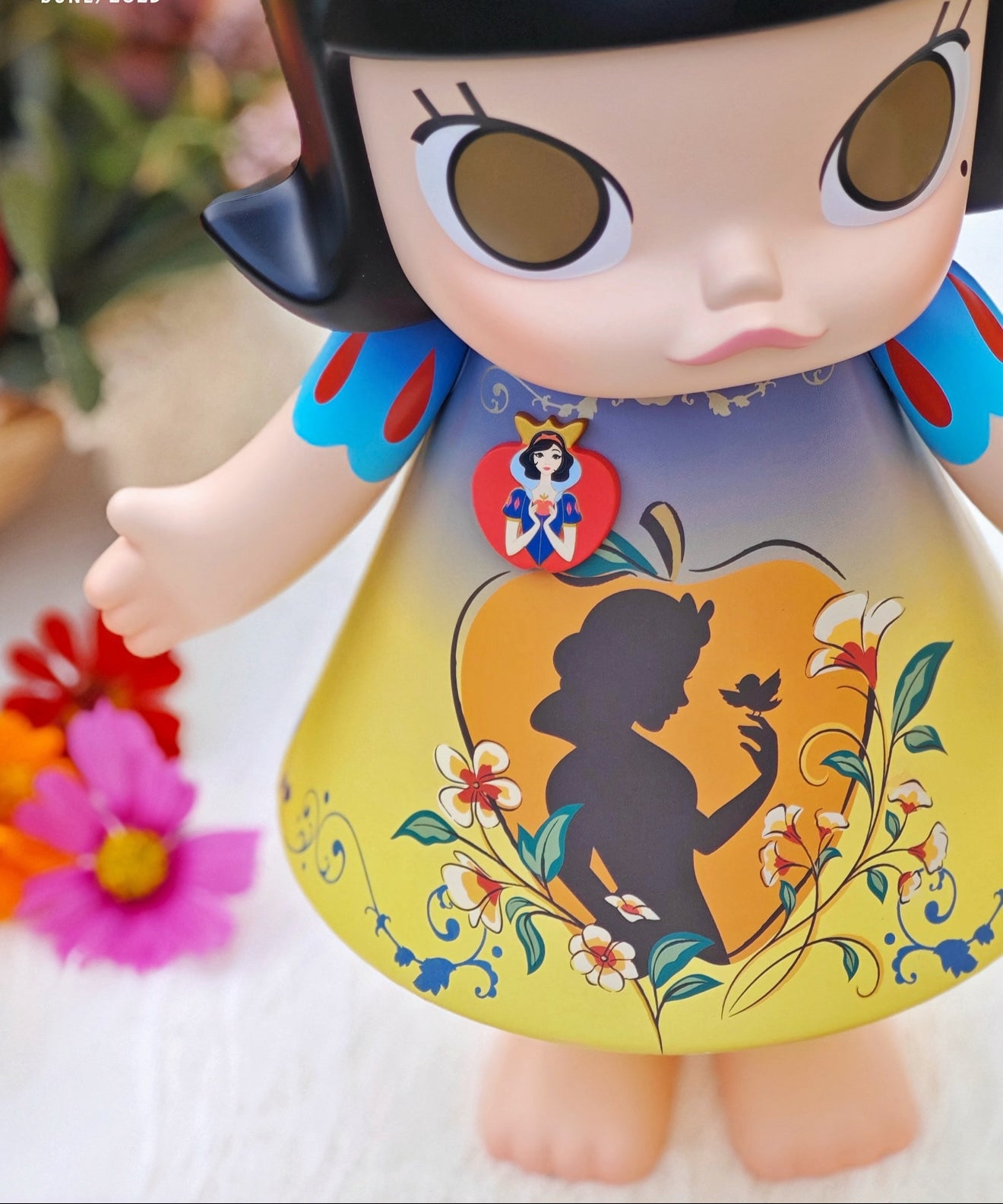 MEGA ROYAL MOLLY 400% - SNOW WHITE