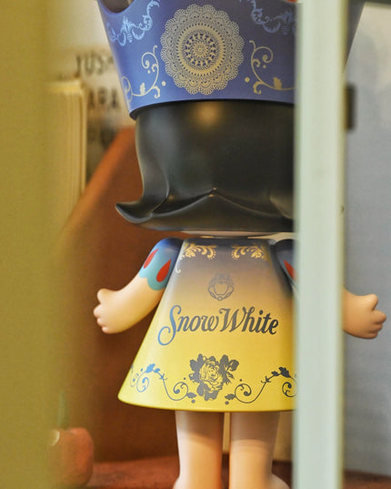 MEGA ROYAL MOLLY 400% - SNOW WHITE