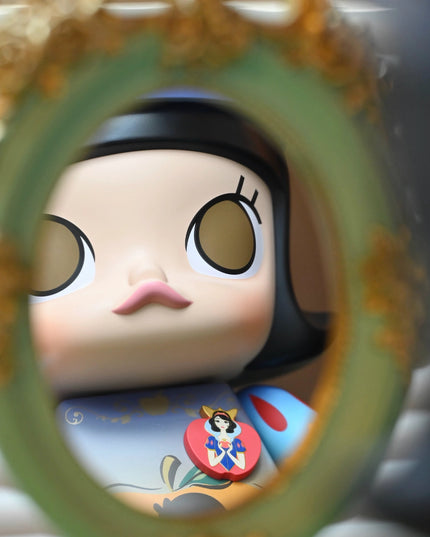 MEGA ROYAL MOLLY 400% - SNOW WHITE