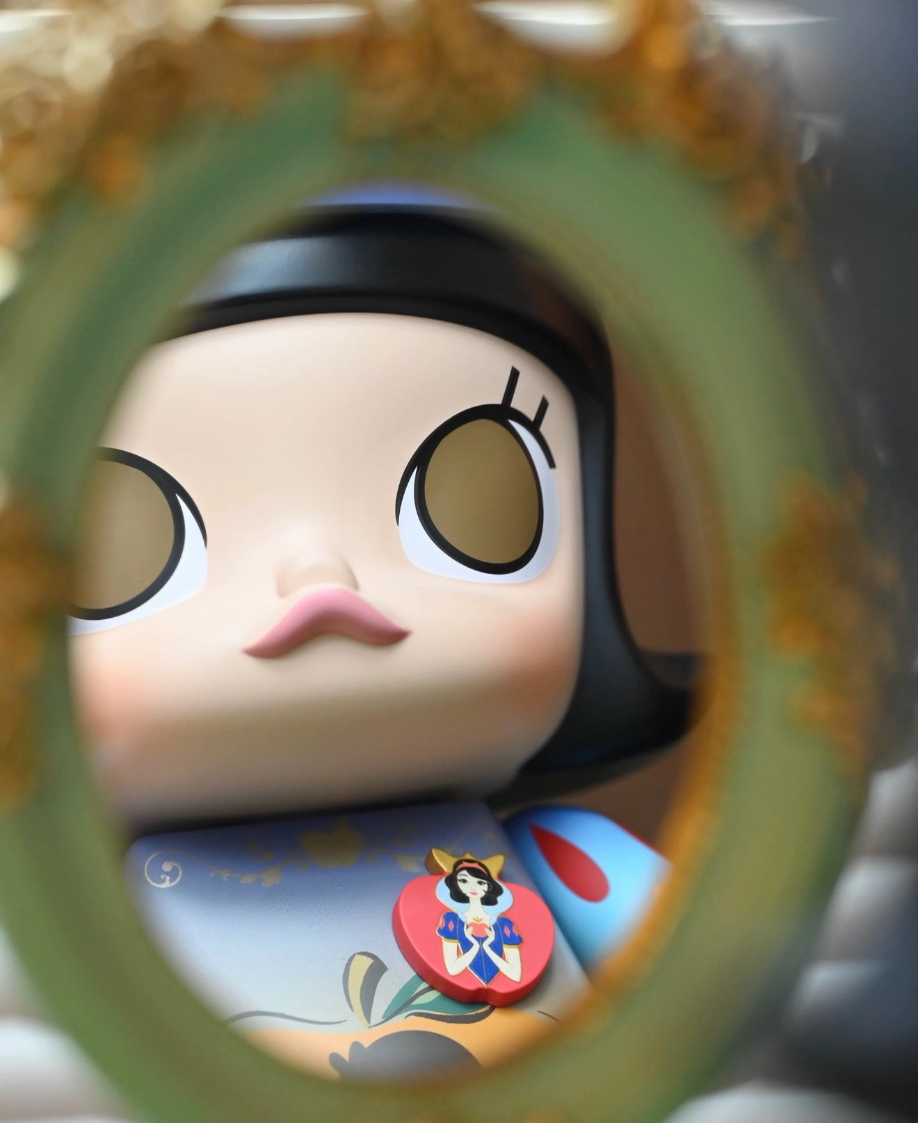 MEGA ROYAL MOLLY 400% - SNOW WHITE